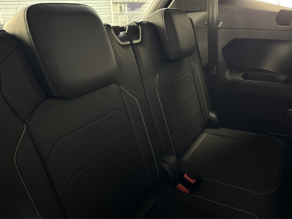 2023 Volkswagen Tiguan R-LINE 2.0 TDI AUTOMATIC 7 SEATER**PANORAMIC SUNROOF**HEATED MULTIFUNCTIONAL STEERING WHEEL**DIGITAL DASH**HEATED FRONT SEATS**REVERSE CAMERA**BLACK LEATHER INTERIOR**KEYLESS ENTRY**APPLE CARPLAY** €42,995