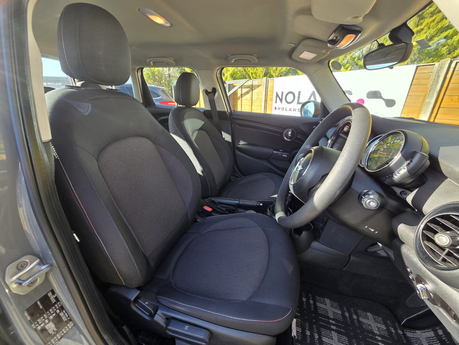2016 MINI Hatch - image 16