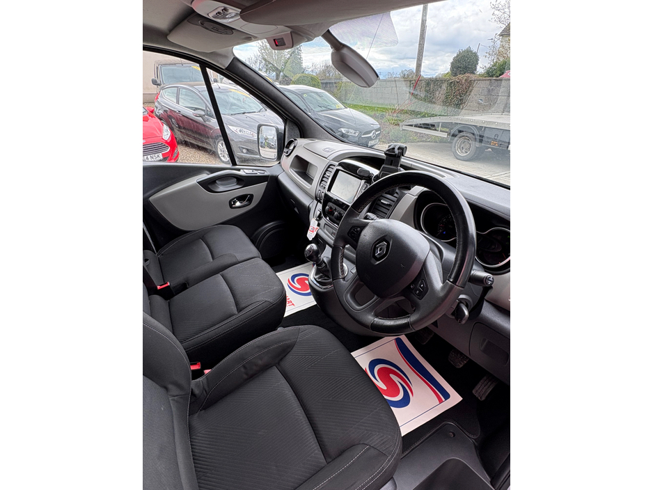 2019 Renault Trafic - image 7