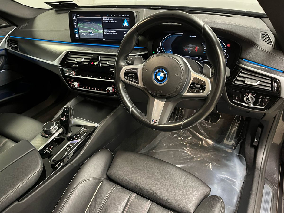 2023 BMW 5 Series - image 9