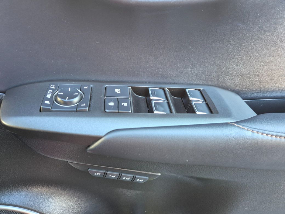 2020 Lexus NX 300 h - image 31