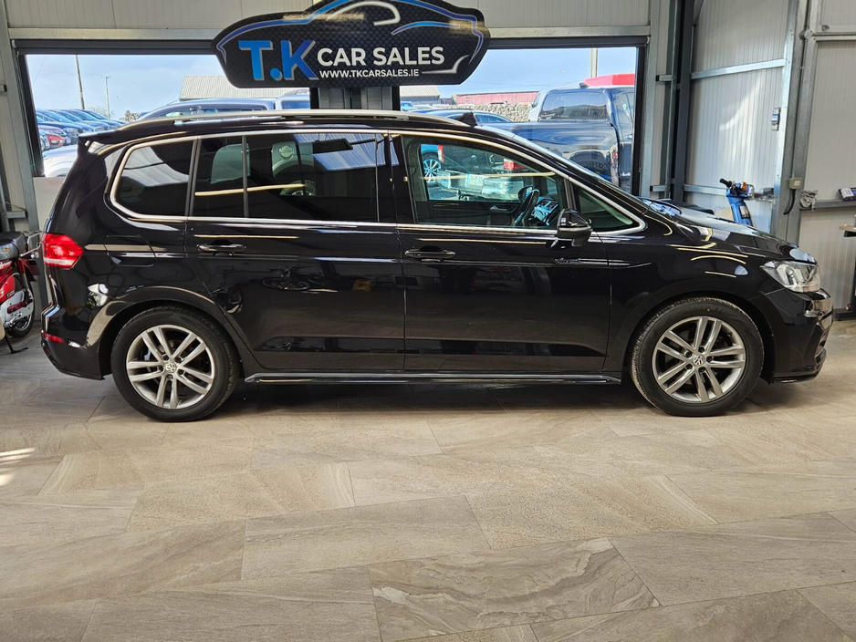 2018 Volkswagen Touran - image 2