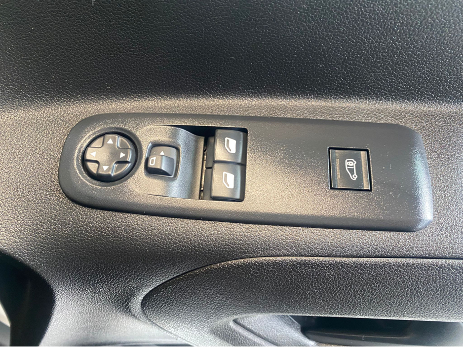 2021 Citroen Berlingo - image 11