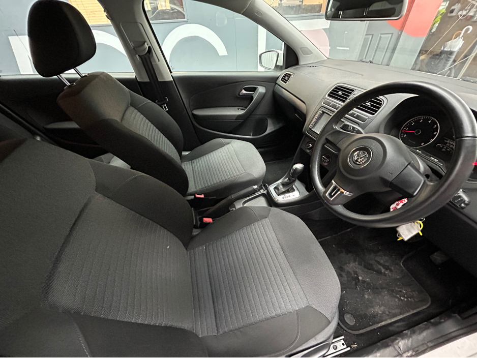 2014 Volkswagen Polo - image 4