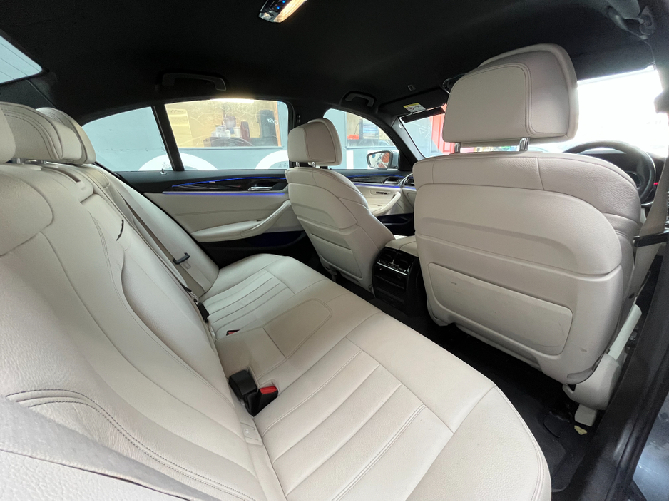 2017 BMW 5 Series - image 17