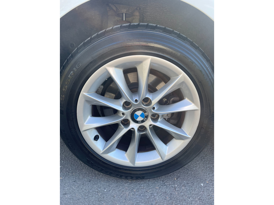 2017 BMW 1 Series - image 9