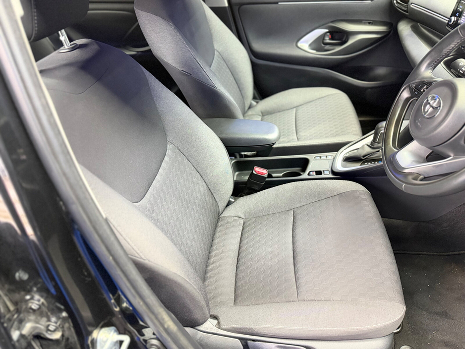 2024 Toyota Yaris - image 15