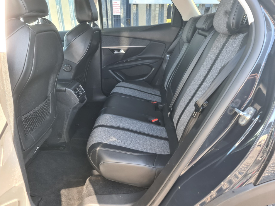 2019 Peugeot 3008 - image 10