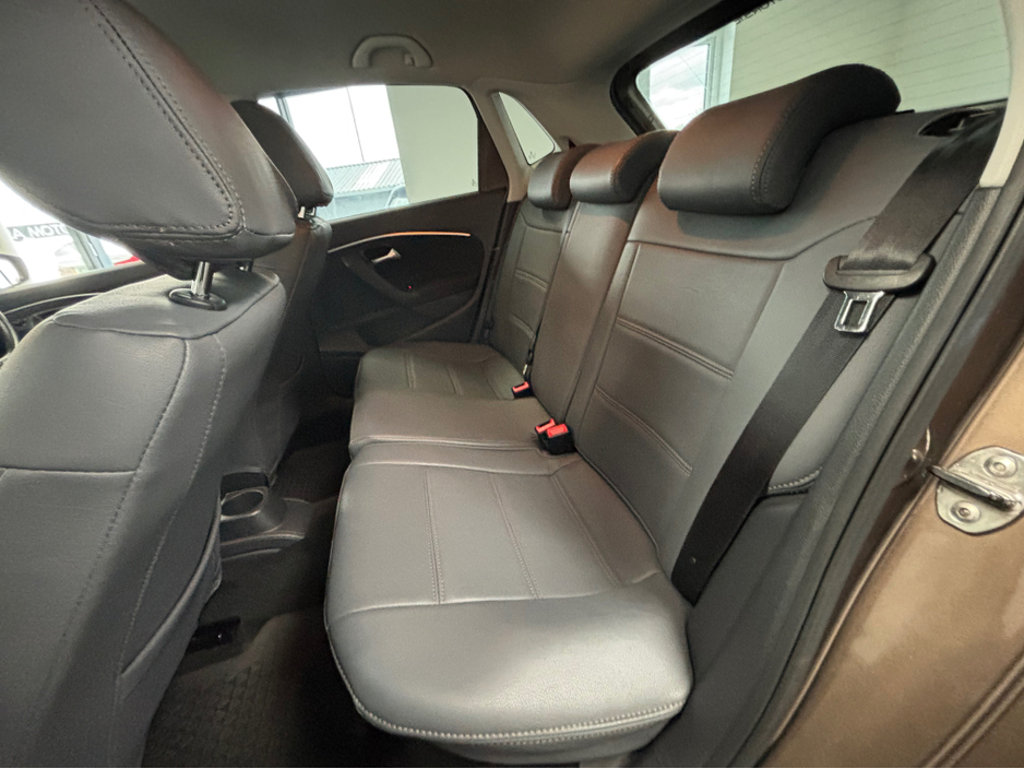2015 Volkswagen Polo - image 7