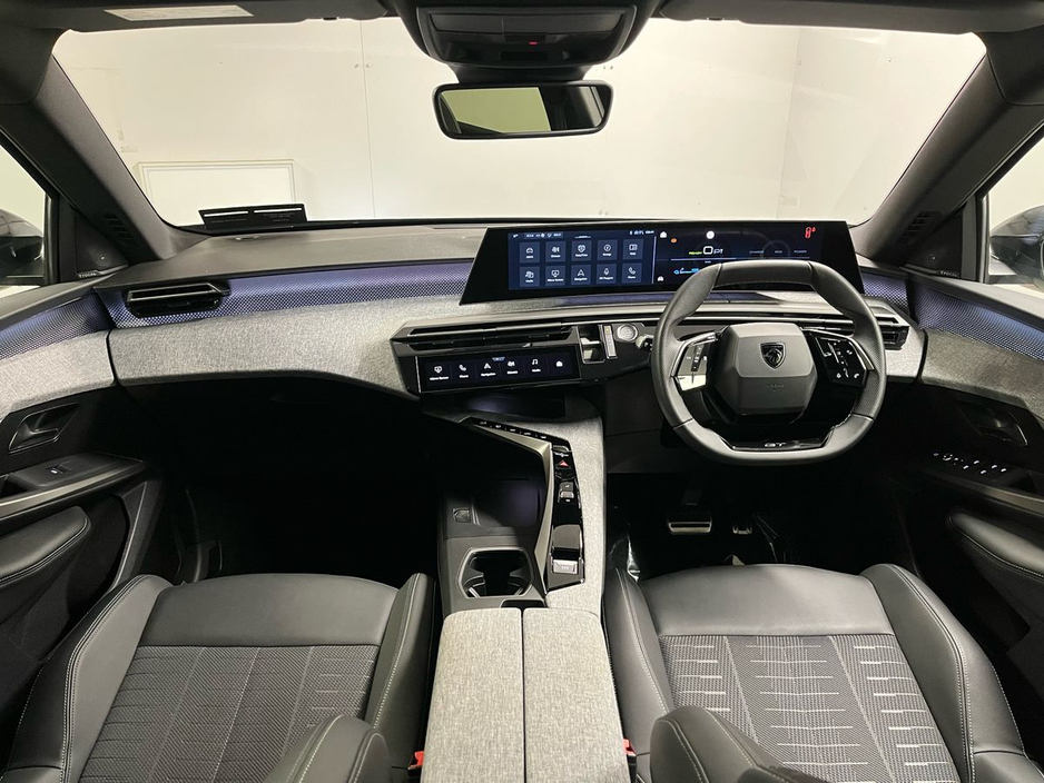 2025 Peugeot 3008 - image 2