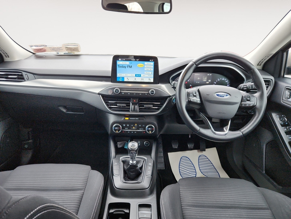 2019 Ford Focus - image 11