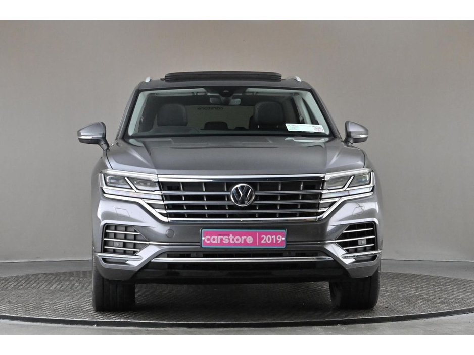 2019 Volkswagen Touareg - image 2
