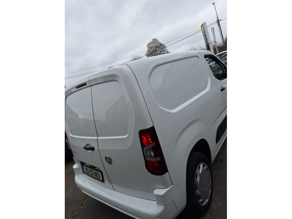 2021 Vauxhall Combo - image 6