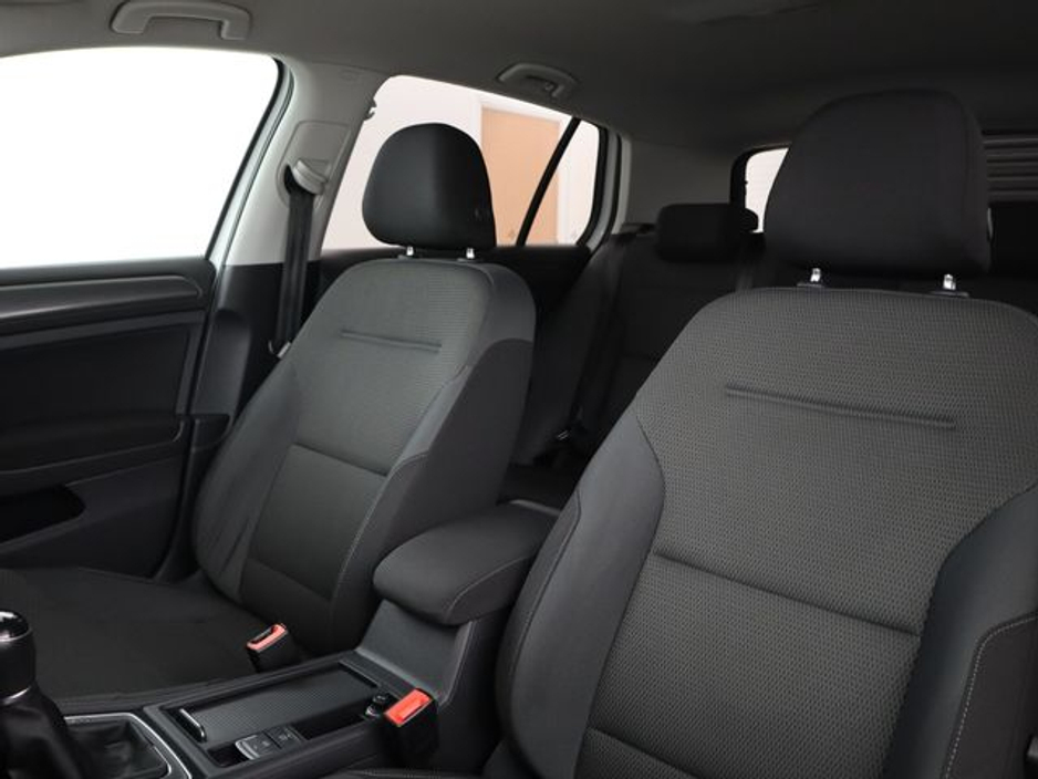 2017 Volkswagen Golf - image 17