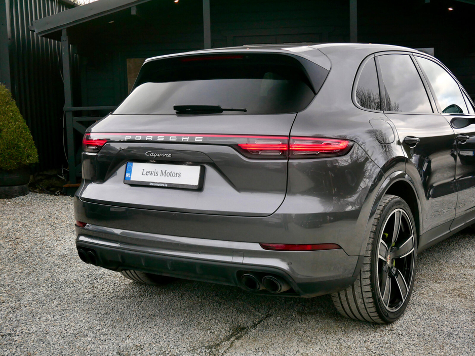2020 Porsche Cayenne 3.0 V6 E-HYBRID 4WD AUTO €59,950