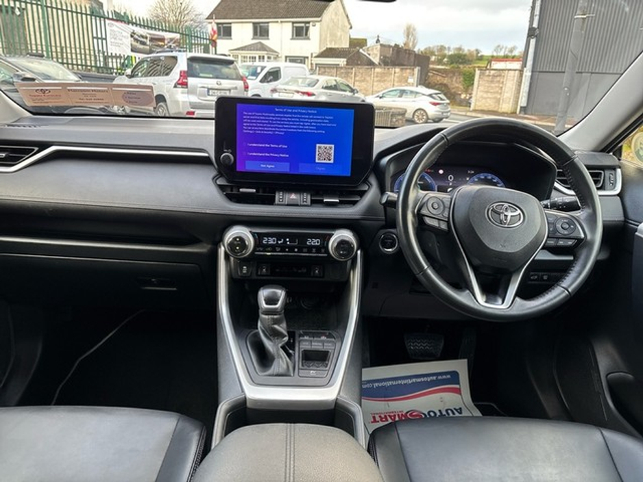 2023 Toyota Rav4 - image 8