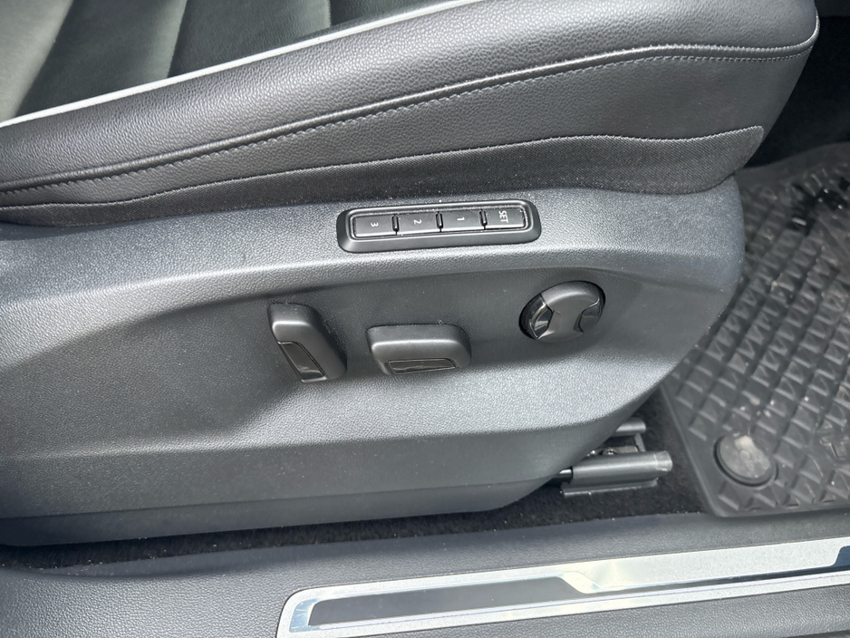 2020 Volkswagen Tiguan - image 13