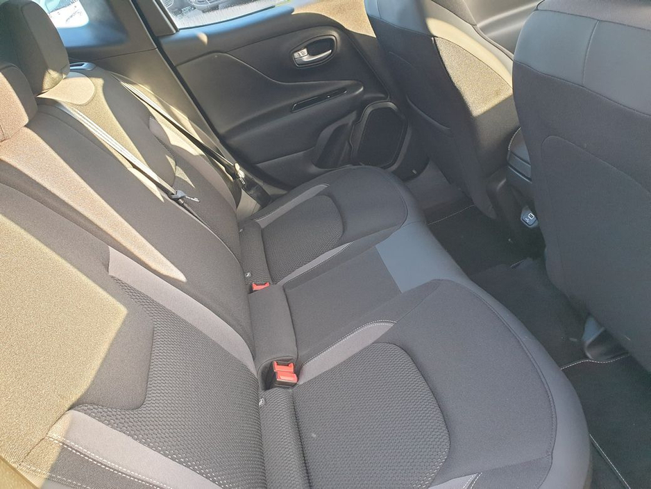 2024 Jeep Renegade - image 22