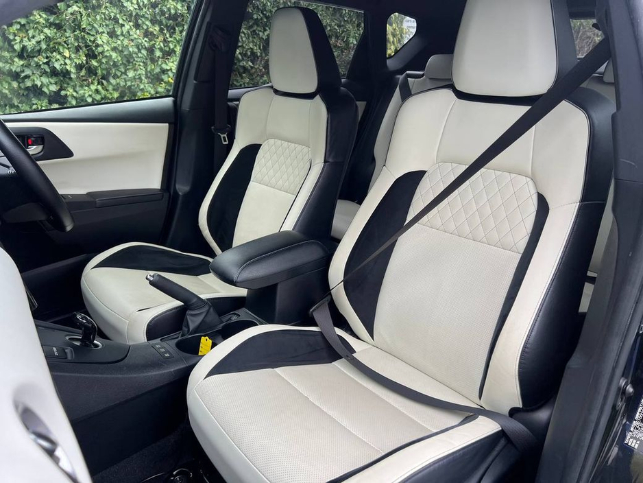 2016 Toyota Auris - image 6