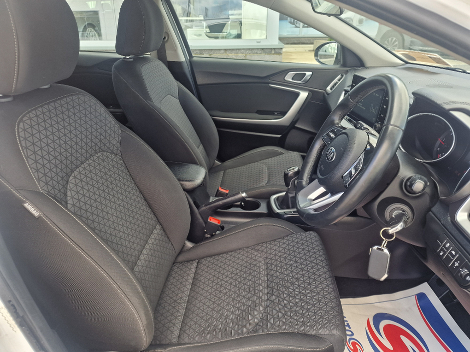 2020 Kia XCeed - image 15