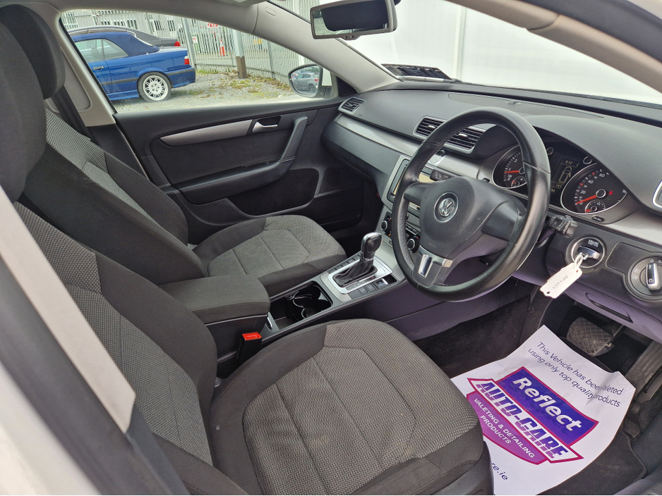 2011 Volkswagen Passat - image 15