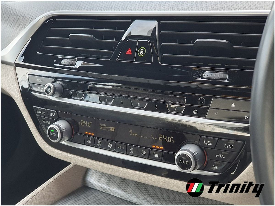 2017 BMW 5 Series - image 18