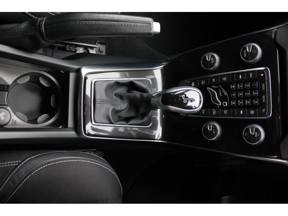 2017 Volvo V40 - image 14