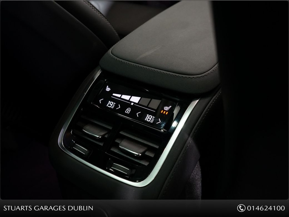 2025 Volvo XC90 - image 27