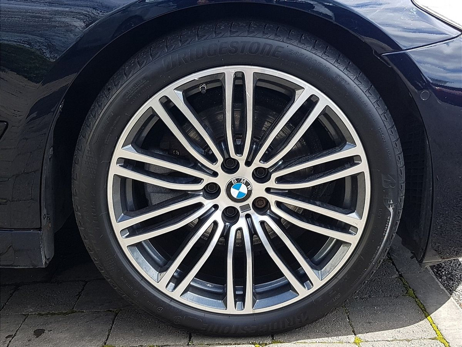 2019 BMW 5 Series - image 12