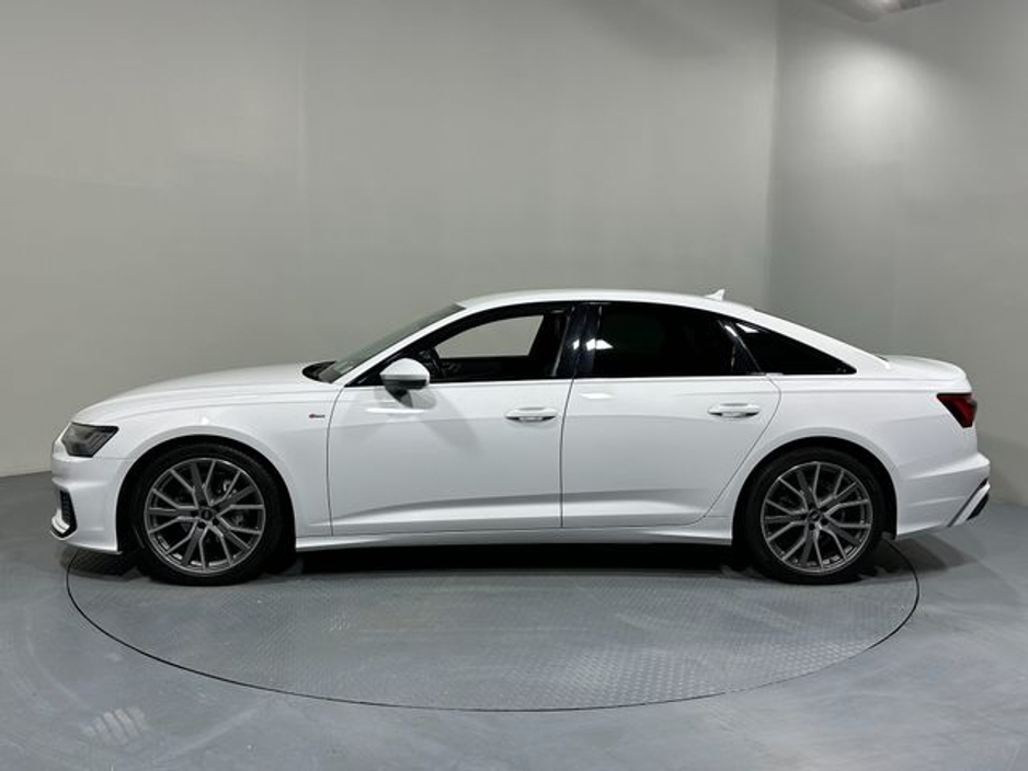 2022 Audi A6 - image 4