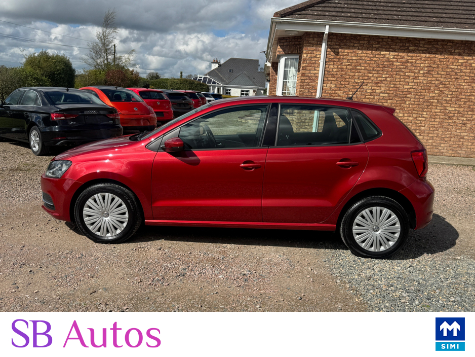 2015 Volkswagen Polo - image 3