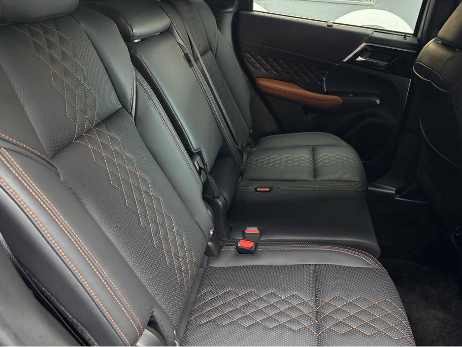 2024 Mitsubishi Outlander - image 13