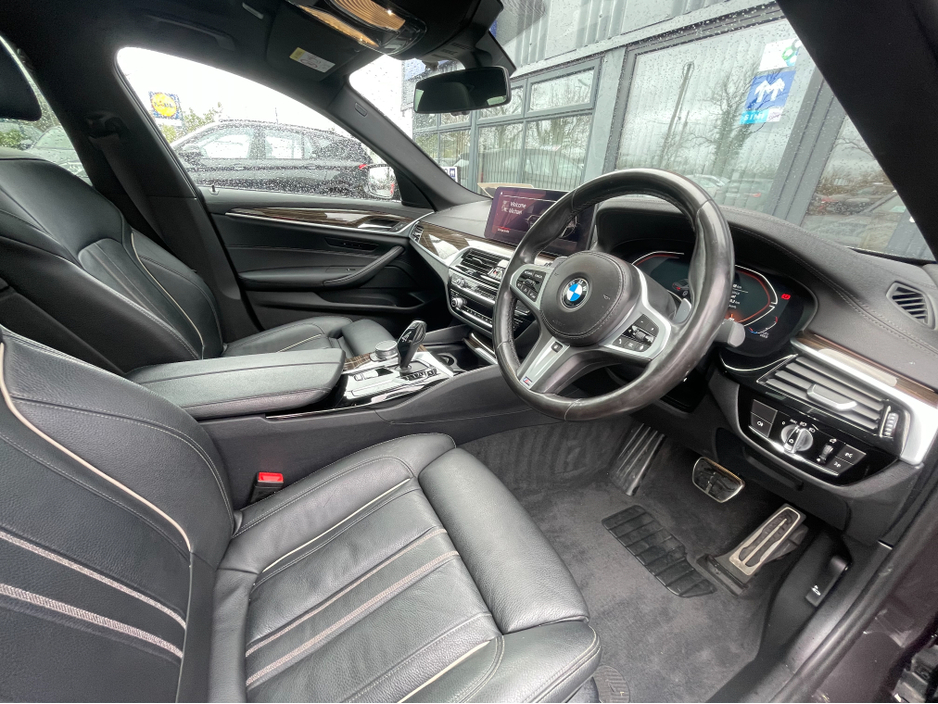 2021 BMW 5 Series - image 8