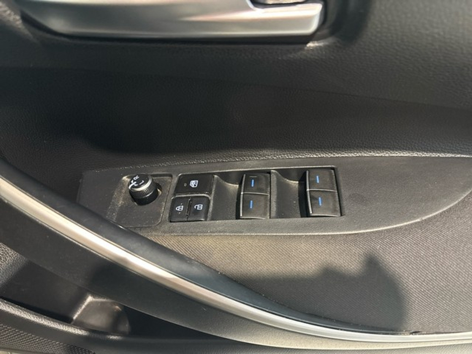 2019 Toyota Corolla - image 15