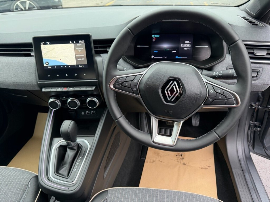 2024 Renault Clio - image 13