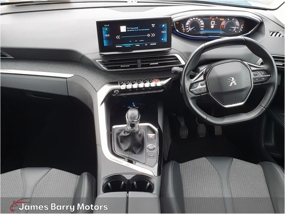 2021 Peugeot 5008 - image 2