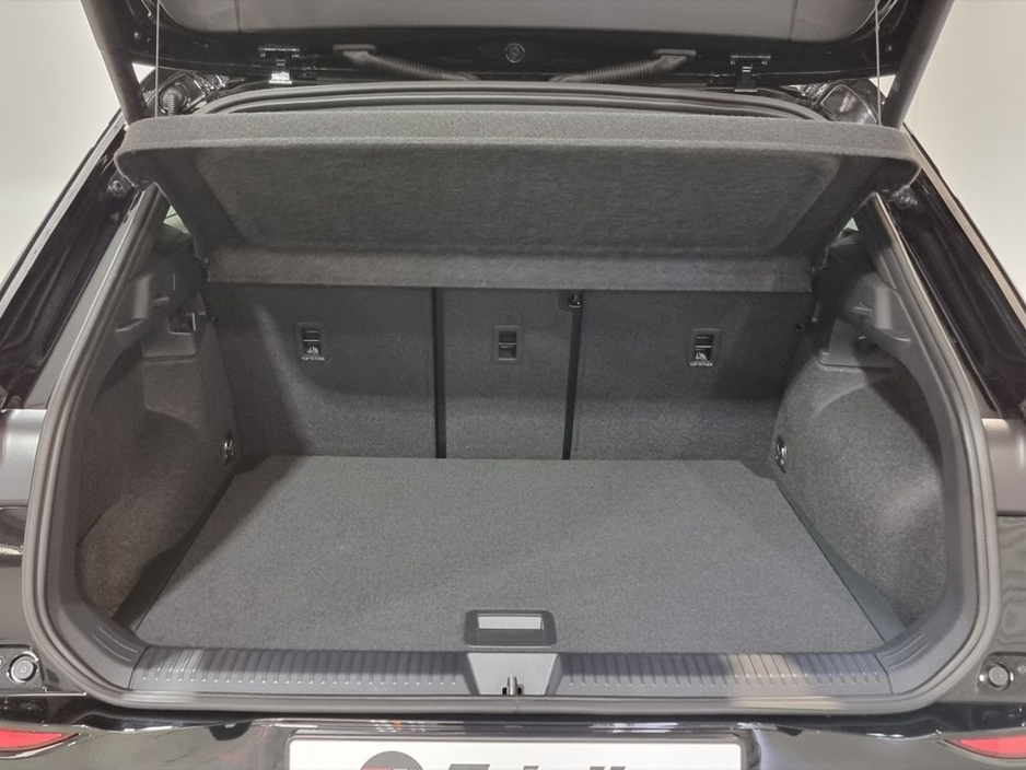 2026 Volkswagen T-Roc - image 11