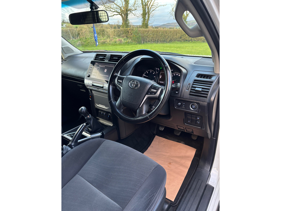 2021 Toyota Landcruiser - image 8