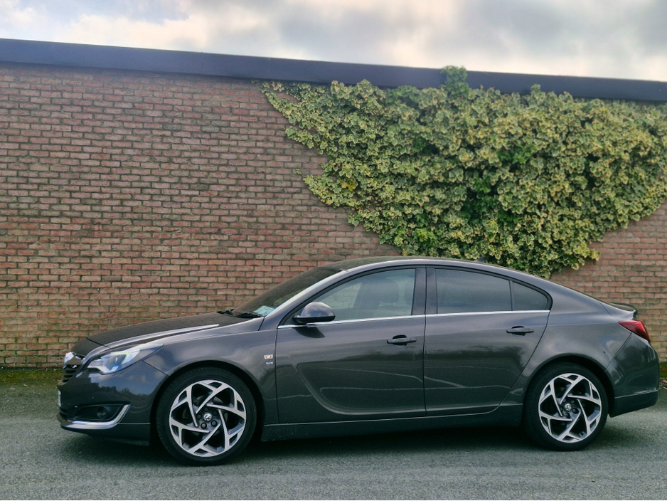 2016 Vauxhall Insignia - image 9