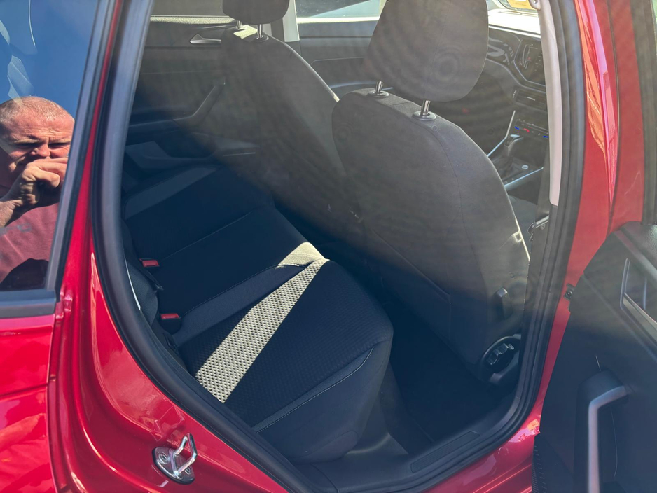 2022 Volkswagen Polo - image 4