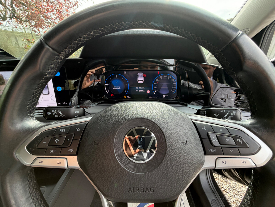 2022 Volkswagen Golf - image 8