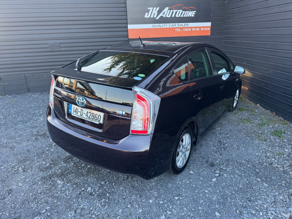 2014 Toyota Prius - image 6