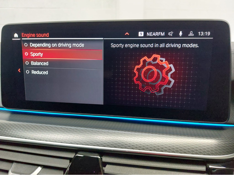 2020 BMW 5 Series - image 27