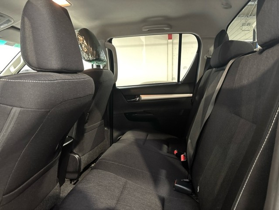 2022 Toyota Hilux 2.4 SR5 DOUBLE CAB 4DR €38,500