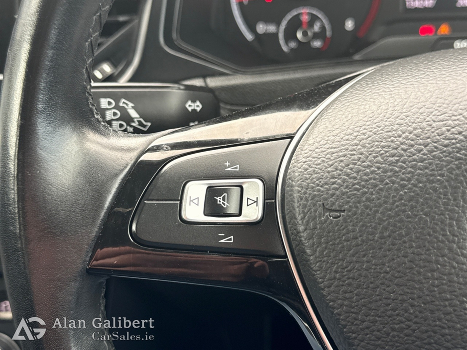 2021 Volkswagen T-Roc - image 18