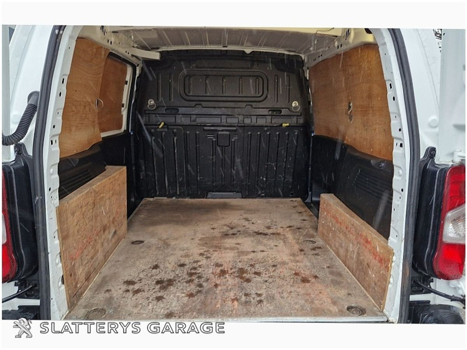 2021 Citroen Berlingo - image 8