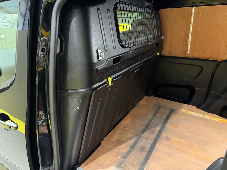 2021 Citroen Berlingo - image 25