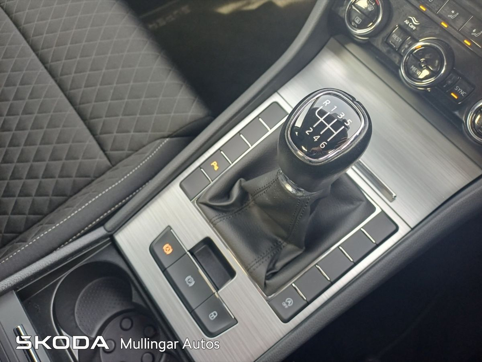 2023 Skoda Superb - image 20