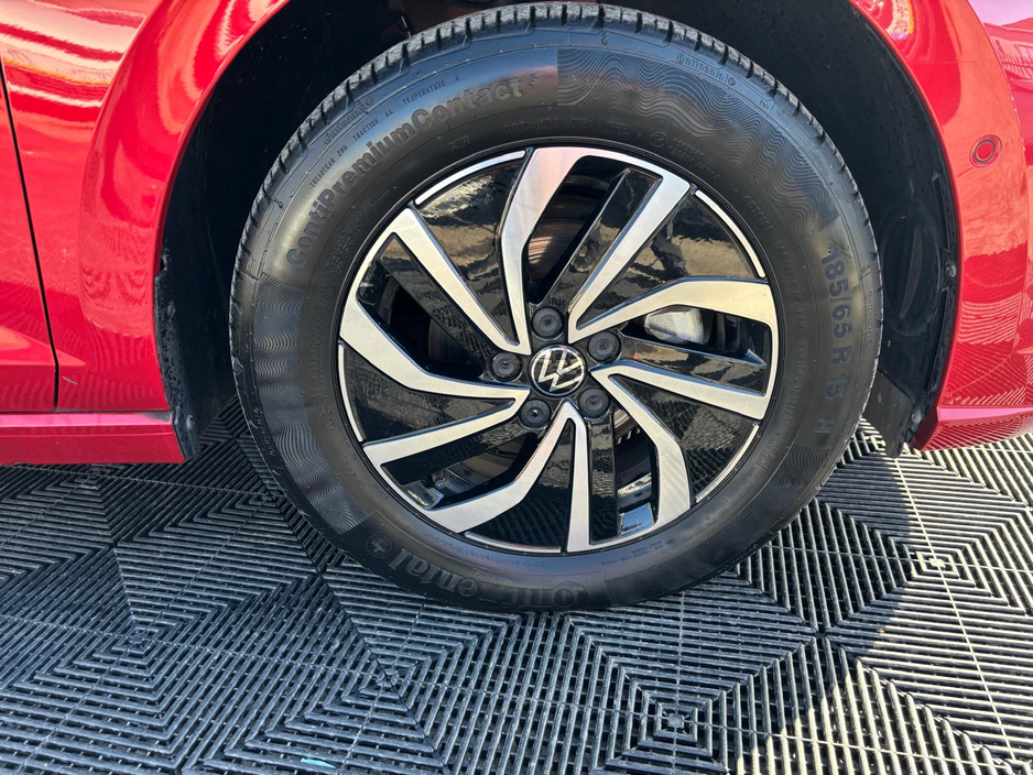 2022 Volkswagen Polo - image 3