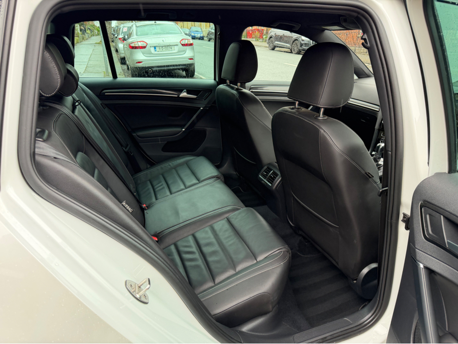 2016 Volkswagen Golf - image 11